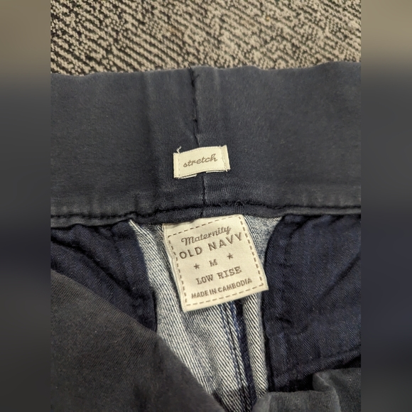 Old Navy Maternity Shorts size Medium - Picture 3 of 3